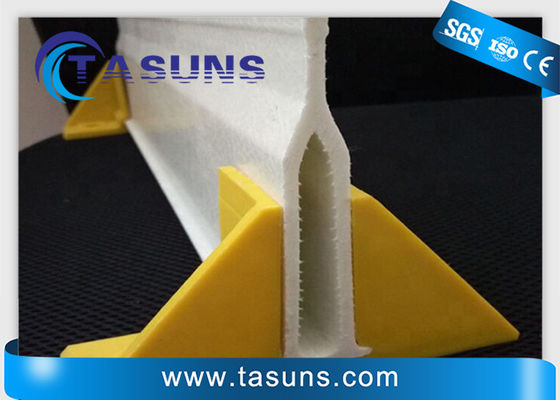 คุณภาพ  Triangle Shaped Fiberglass Profile Pultruded Composite Beams For Truss Support โรงงาน